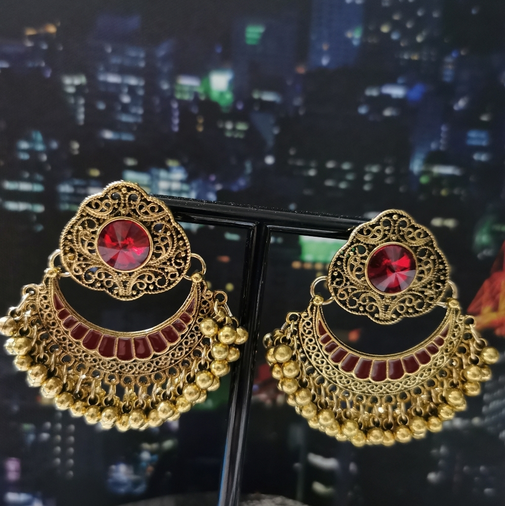 ‼️SOLD‼️Tassel round beads